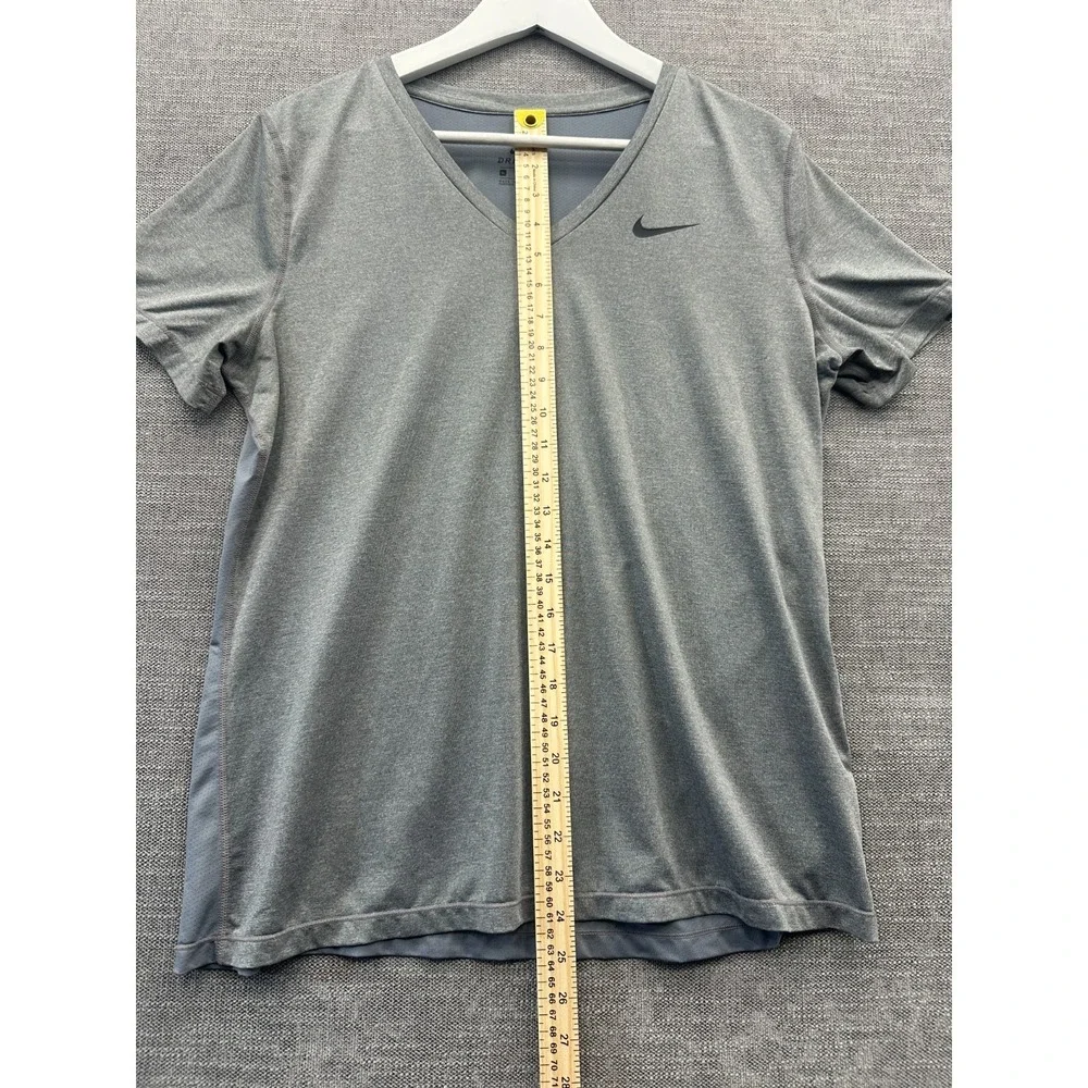 Nike Dri Fit Tee Shirt Mens XL Gray Swoosh‎ Logo Short Sleeve V Neck Streetwear